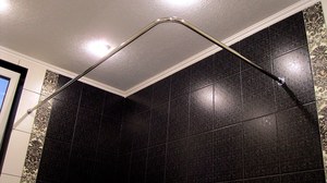 Угловая шторка для ванной